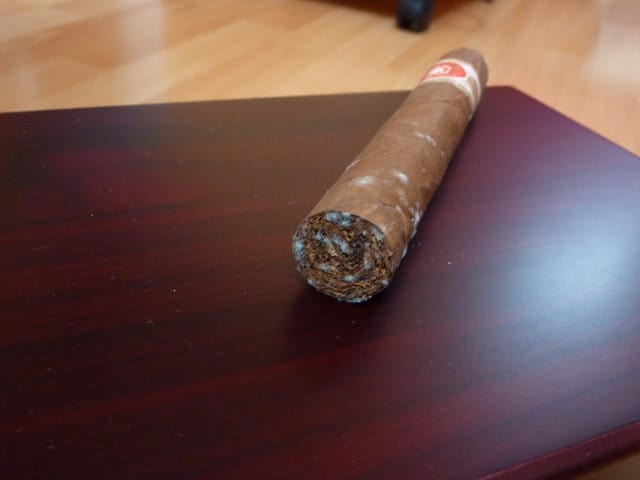 Marque blanche relief sur cigare